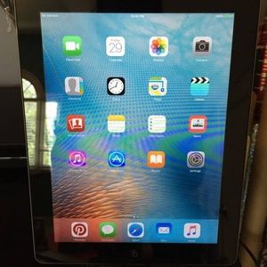 IPad 2 & Charge & Sync dock (No cracks) 32GB